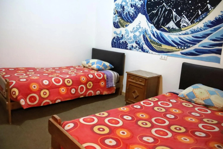 Room 4 of 12