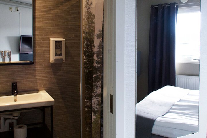 Room 34 of 82