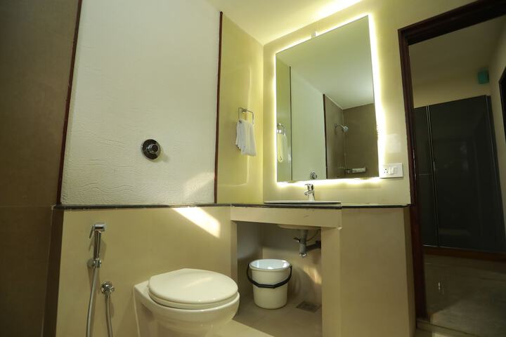Room 17 of 32