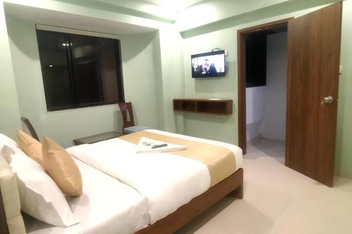 Everest Stays Rooms and Dormitory