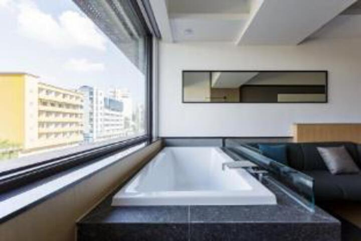 Room 15 of 16