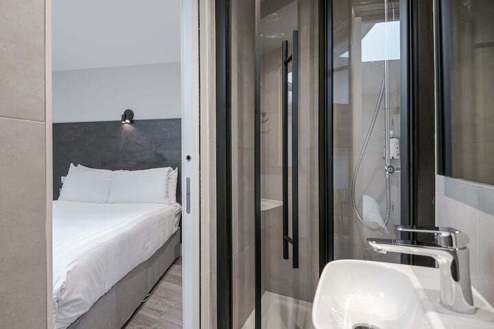 Room 51 of 87