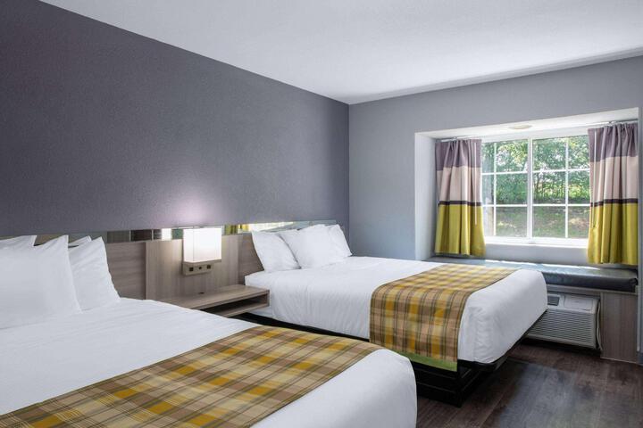 1 Queen Bed Accessible Room (7 of 11)