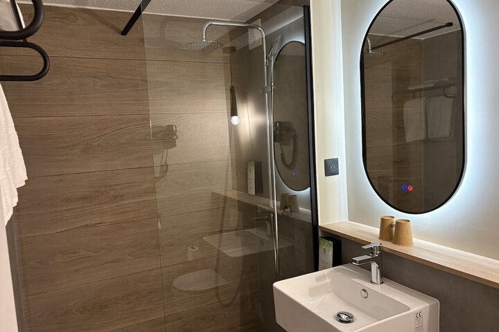 Room 10 of 35