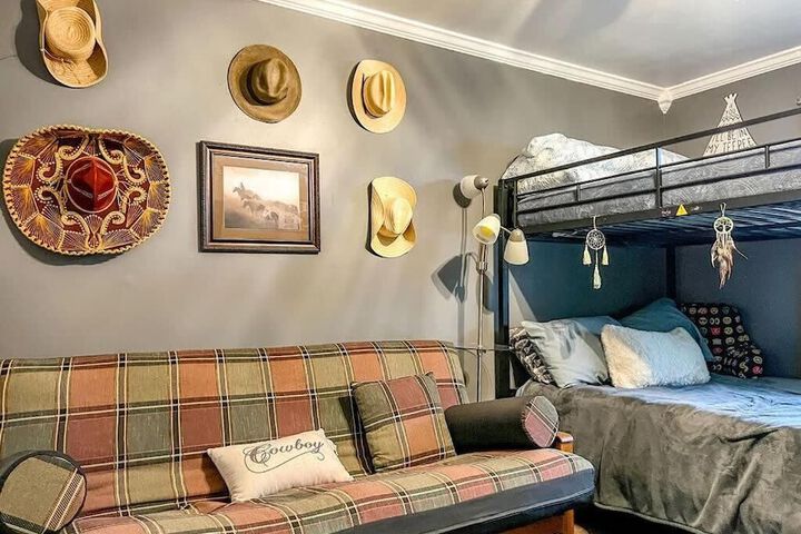 Room 9 of 42