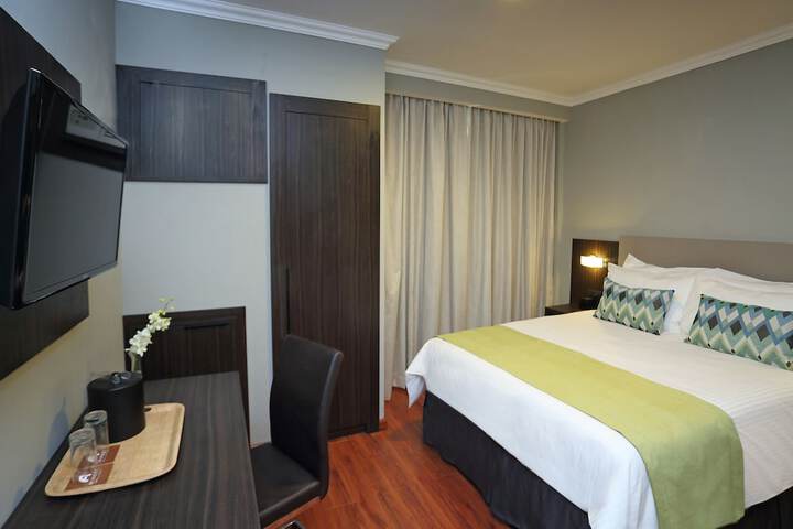Room 53 of 152