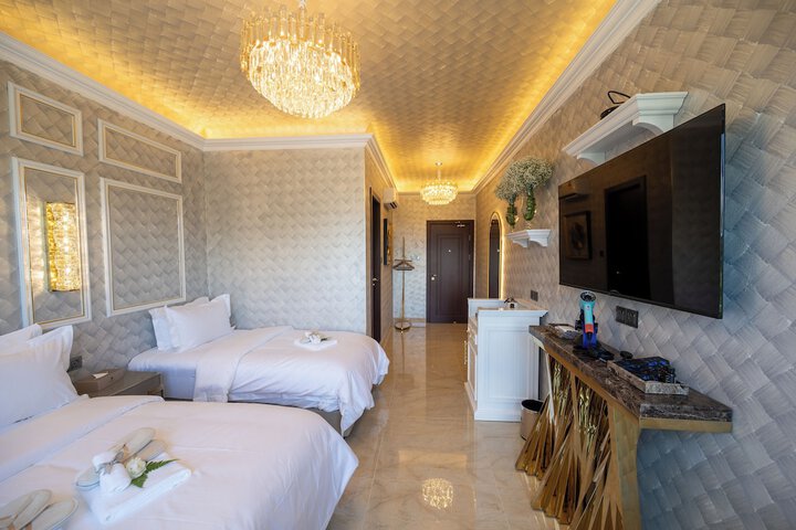 Room 102 of 285