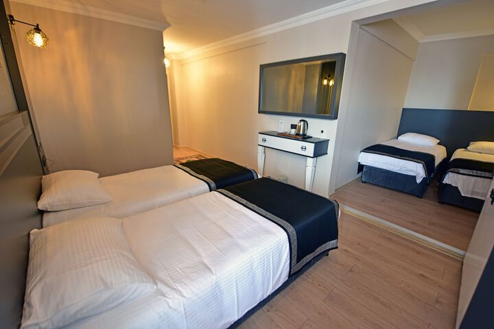 Room 8 of 12