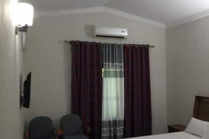 Room 10 of 39