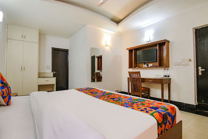 Room 13 of 28