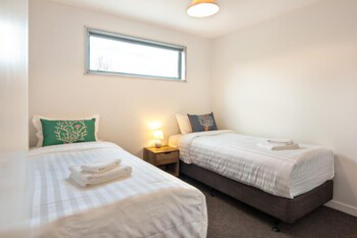 Room 13 of 16