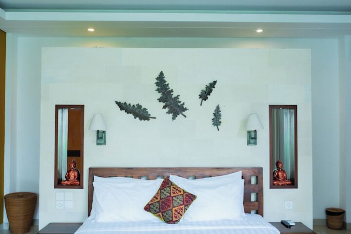 Room 4 of 33