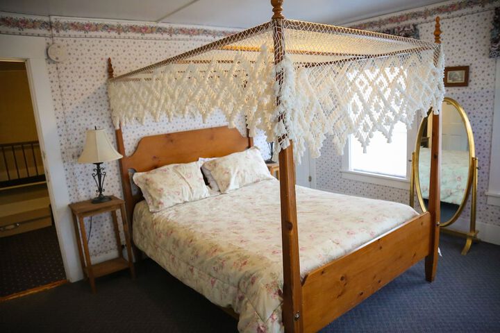 Room 63 of 165