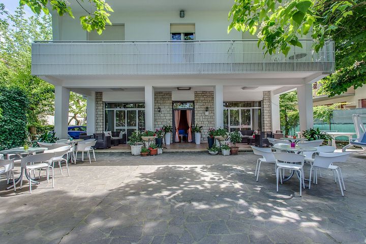 Hotel Exterior 33 of 39