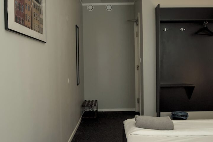 Room 42 of 128