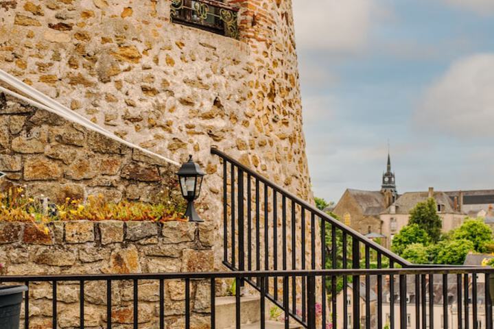 Hôtel la Tour des Anglais in Mayenne
