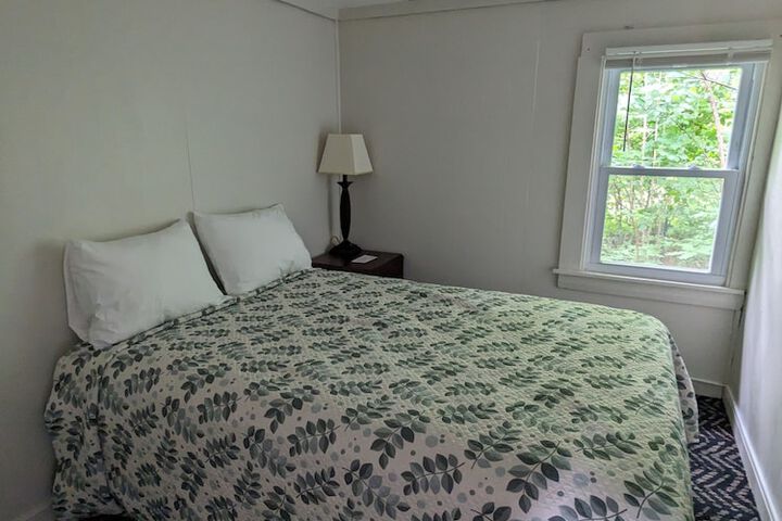 Standard Room, King or Two Doubles (6 of 10)