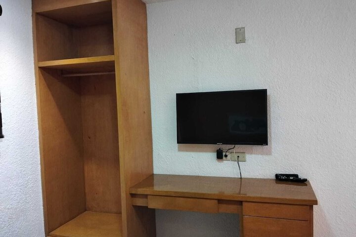 Room 6 of 34