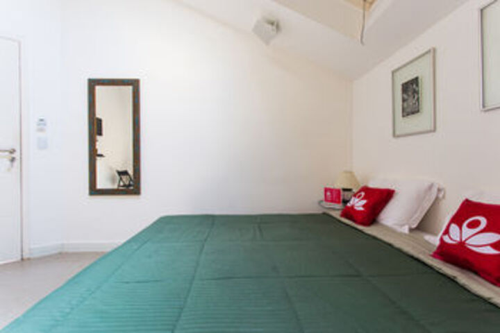 Room 21 of 34
