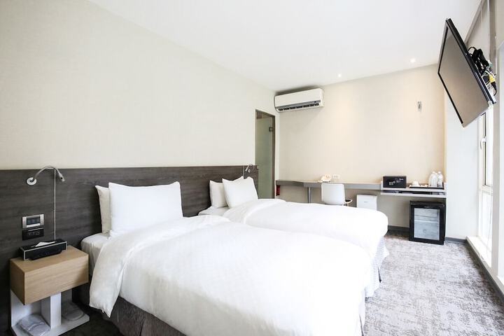 Room 20 of 37