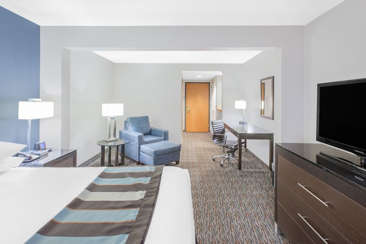 2 Queen Beds (1 of 10)