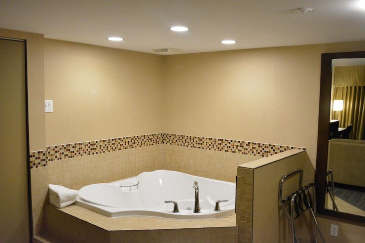 Jetted tub