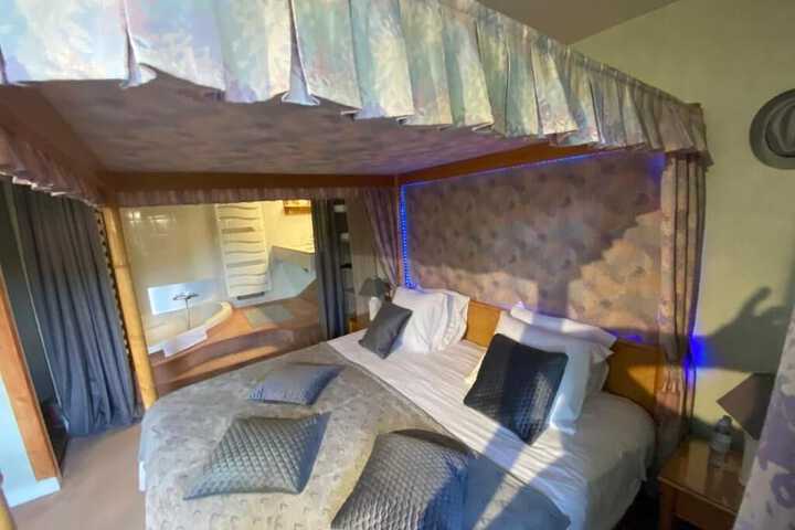 Room 2 of 18