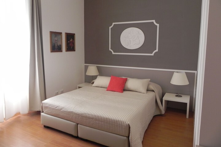 Room 6 of 18