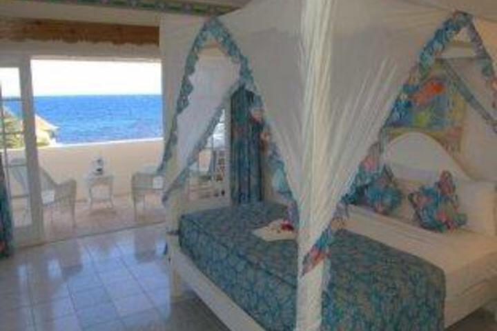 Room 2 of 6
