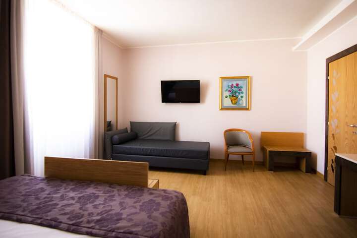 Room 62 of 167