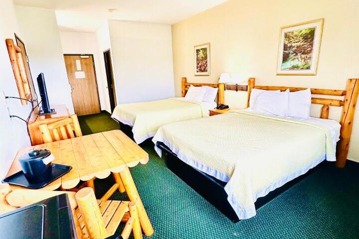 2 Queen Beds (6 of 8)