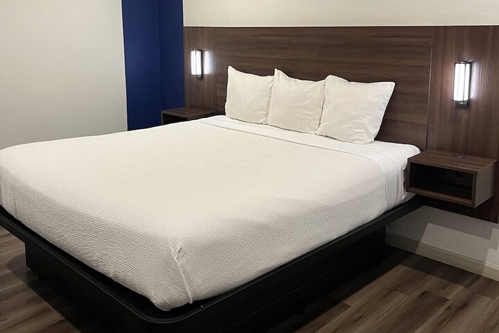 Room 5 of 7