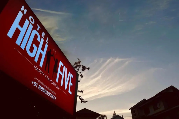 Hotel High Five