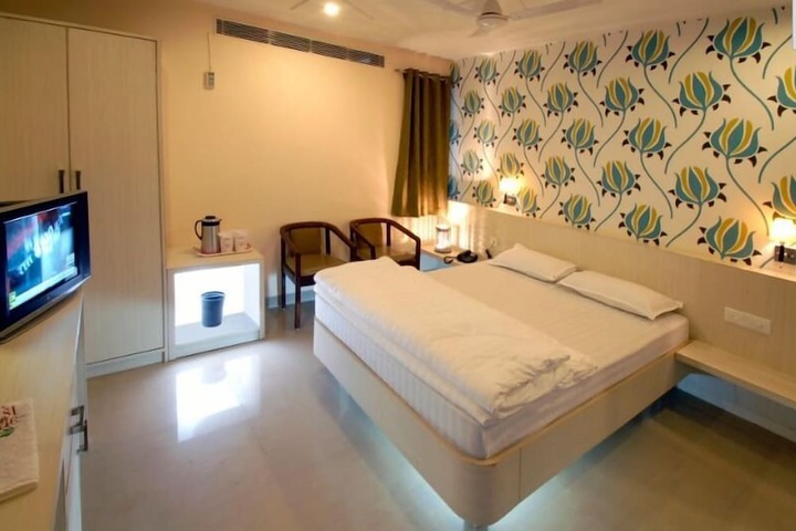 Room 9 of 27