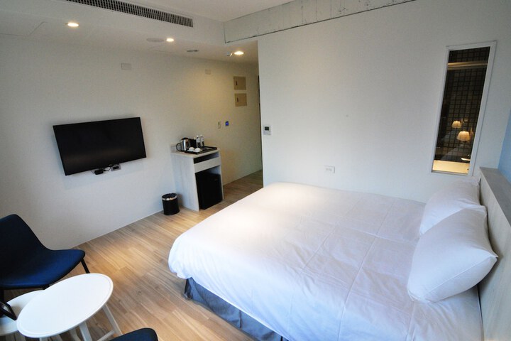 Room 12 of 77