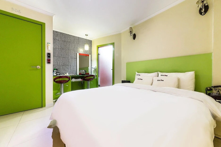 Room 5 of 31