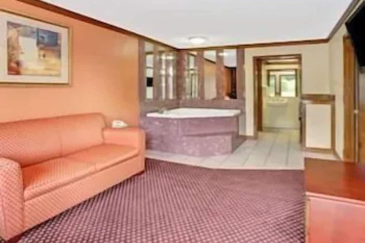 1 King Bed (7 of 8)