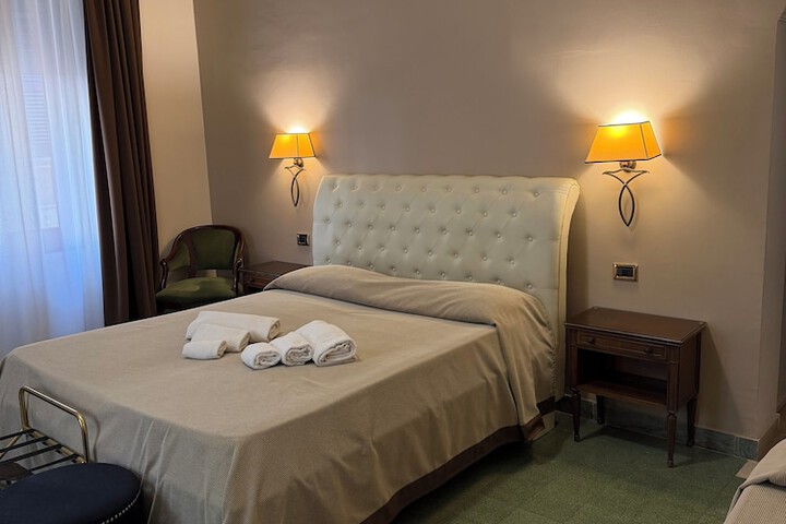 Room 5 of 27