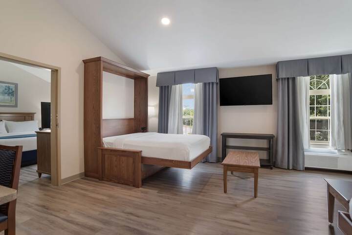 1 King Bed (1 of 40)