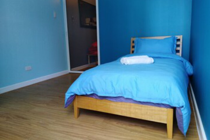 Room 8 of 25