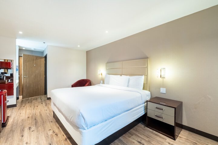 Room 4 of 37