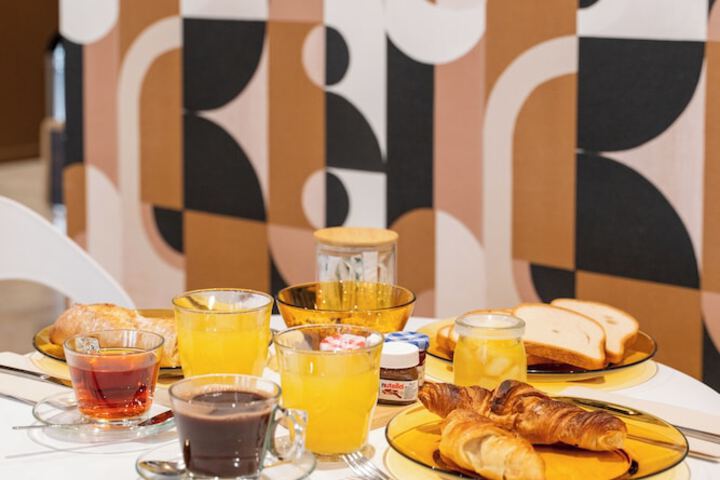 Breakfast/Coffee Service 48 of 63