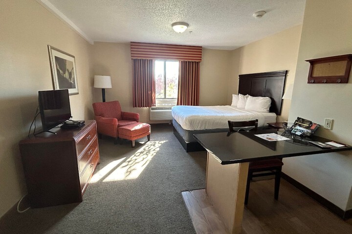 Studio Suite Queen Bed (9 of 9)