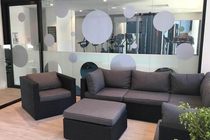 Entrance & Lobby