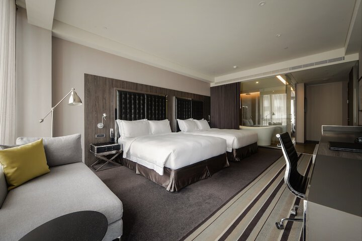 Room 30 of 82