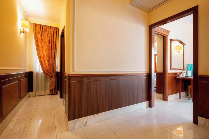 Room 40 of 103