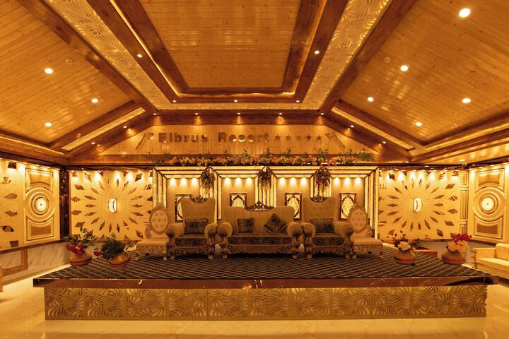 Ballroom/Hall 69 of 91