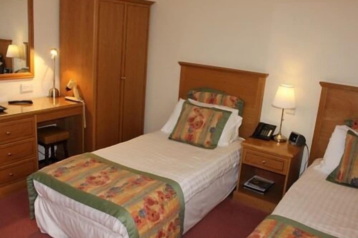 Room 8 of 30