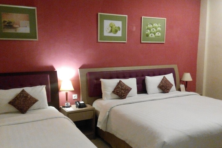 Room 8 of 93