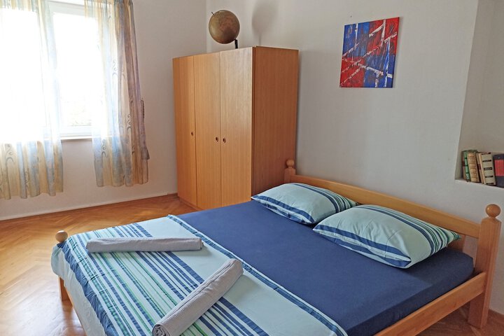 Room 17 of 117